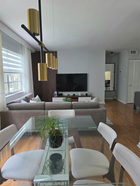 В аренду: $2,300 (2 спален, 2 ванн, 985 Квадратных фут)