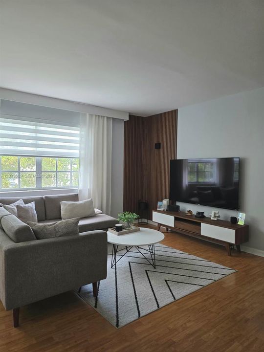 В аренду: $2,300 (2 спален, 2 ванн, 985 Квадратных фут)