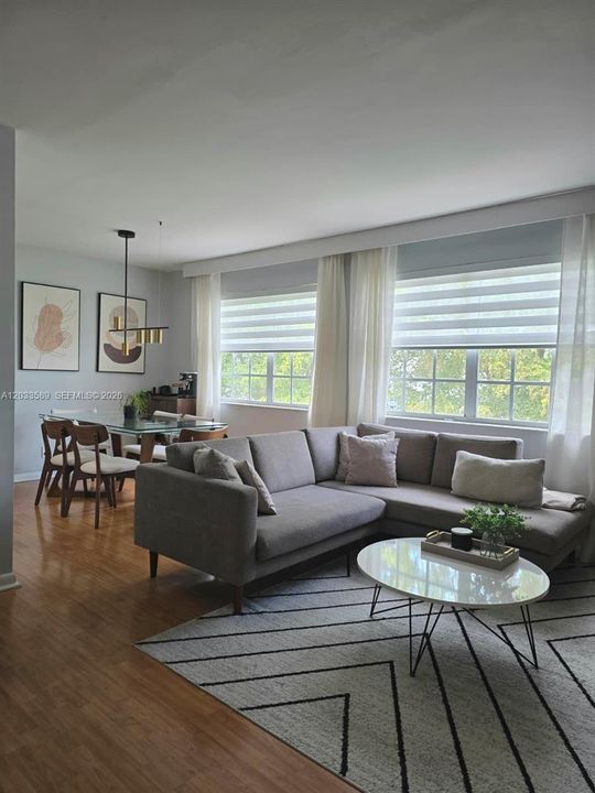 В аренду: $2,300 (2 спален, 2 ванн, 985 Квадратных фут)