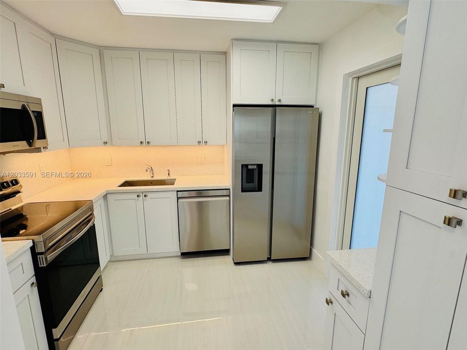 For Rent: $3,500 (3 beds, 2 baths, 1325 Square Feet)