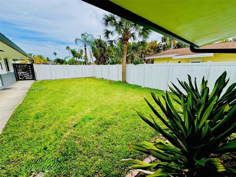 For Rent: $3,500 (3 beds, 2 baths, 1325 Square Feet)