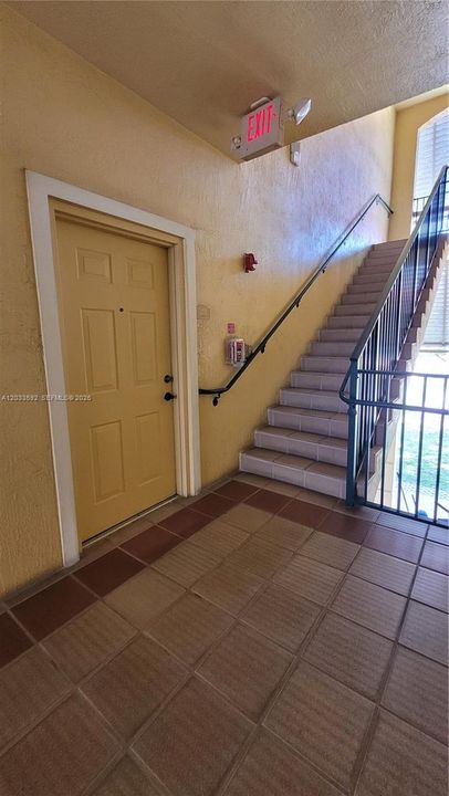 For Rent: $2,300 (2 beds, 2 baths, 870 Square Feet)