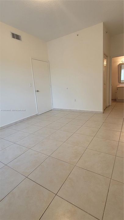 For Rent: $2,300 (2 beds, 2 baths, 870 Square Feet)