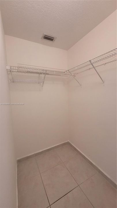 For Rent: $2,300 (2 beds, 2 baths, 870 Square Feet)