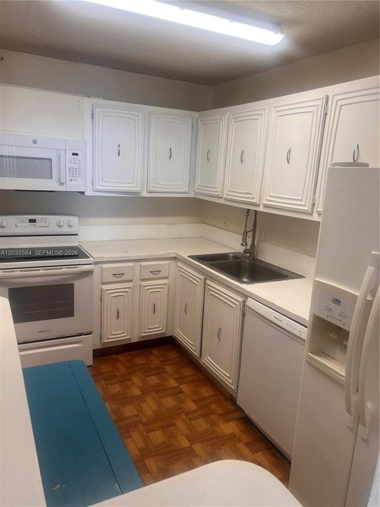 For Rent: $2,600 (1 beds, 1 baths, 612 Square Feet)
