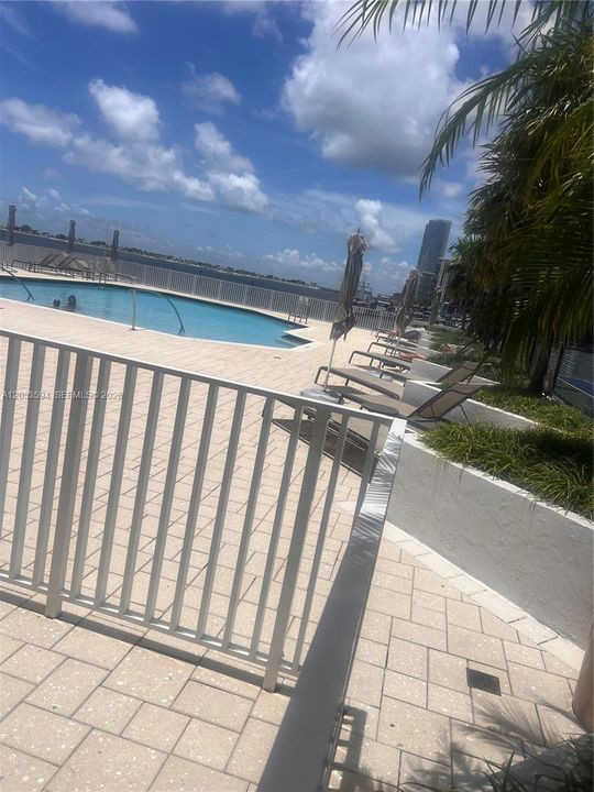 For Rent: $2,600 (1 beds, 1 baths, 612 Square Feet)