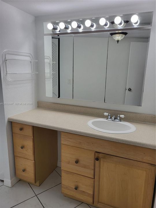 En Renta: $2,250 (2 camas, 2 baños, 1081 Pies cuadrados)
