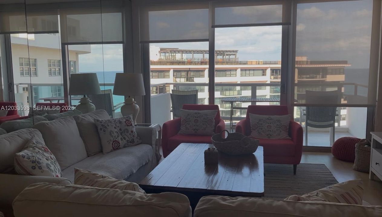 For Sale: $695,000 (2 beds, 2 baths, 1030 Square Feet)