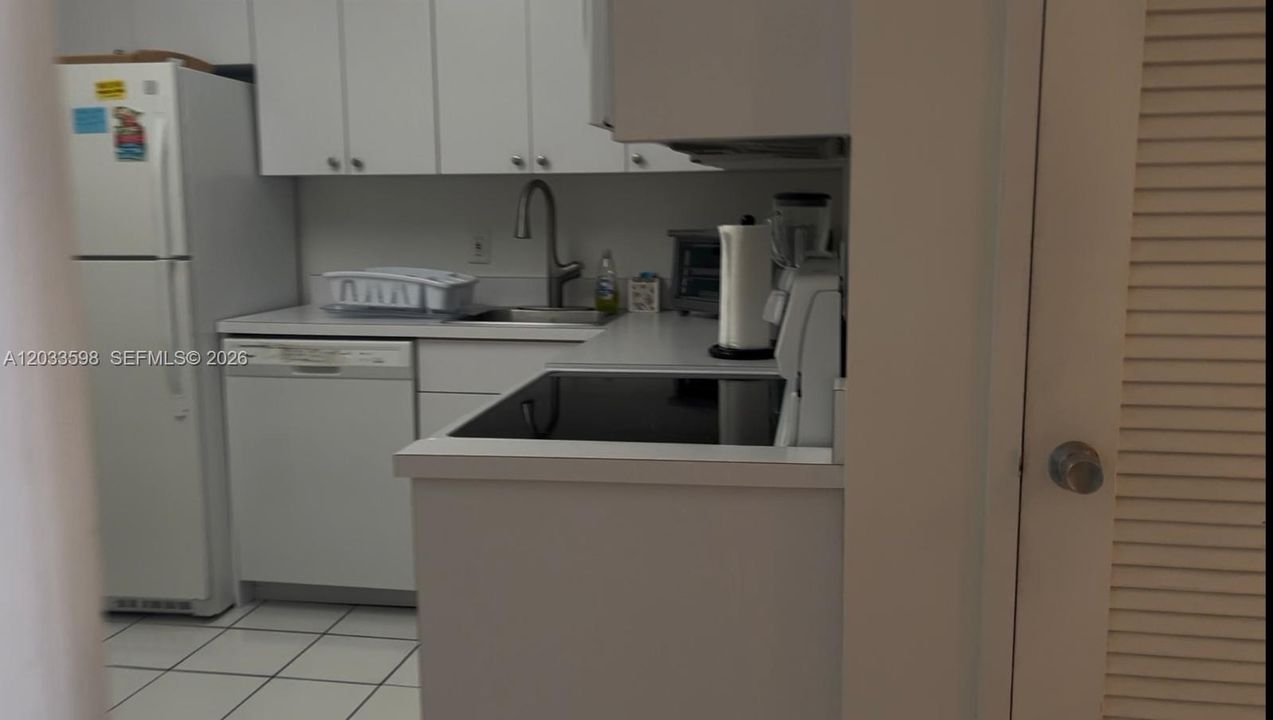 For Sale: $695,000 (2 beds, 2 baths, 1030 Square Feet)