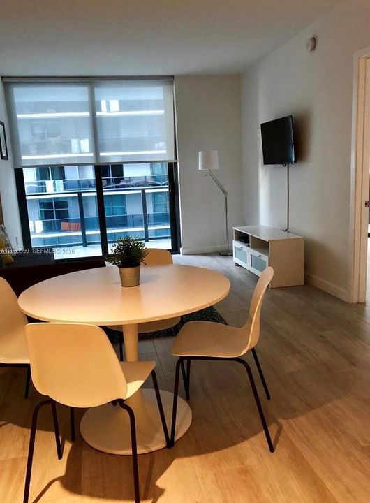 For Sale: $560,000 (1 beds, 1 baths, 620 Square Feet)