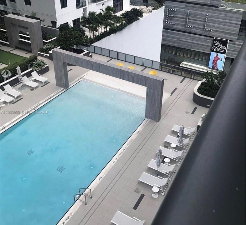 For Sale: $560,000 (1 beds, 1 baths, 620 Square Feet)