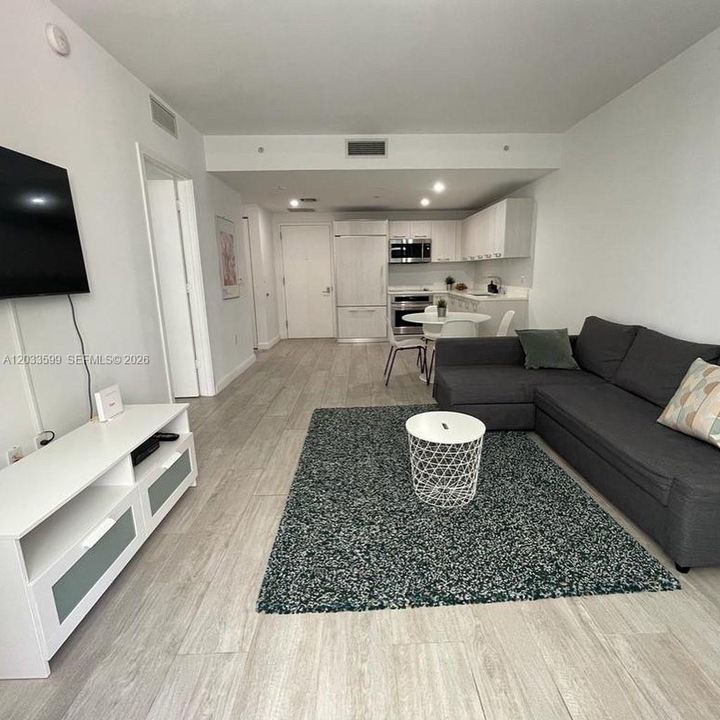 For Sale: $560,000 (1 beds, 1 baths, 620 Square Feet)