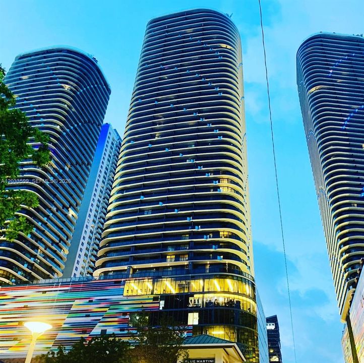 For Sale: $560,000 (1 beds, 1 baths, 620 Square Feet)