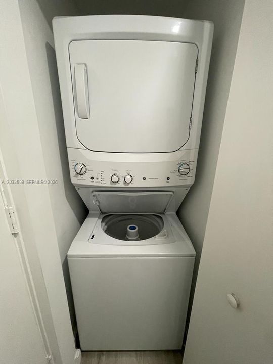 For Sale: $560,000 (1 beds, 1 baths, 620 Square Feet)