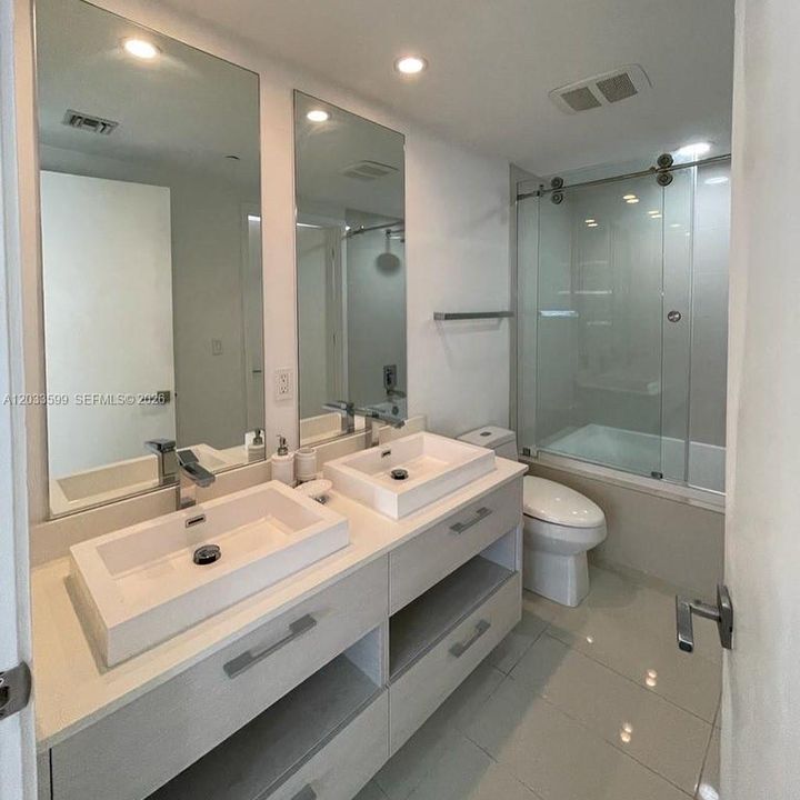 For Sale: $560,000 (1 beds, 1 baths, 620 Square Feet)