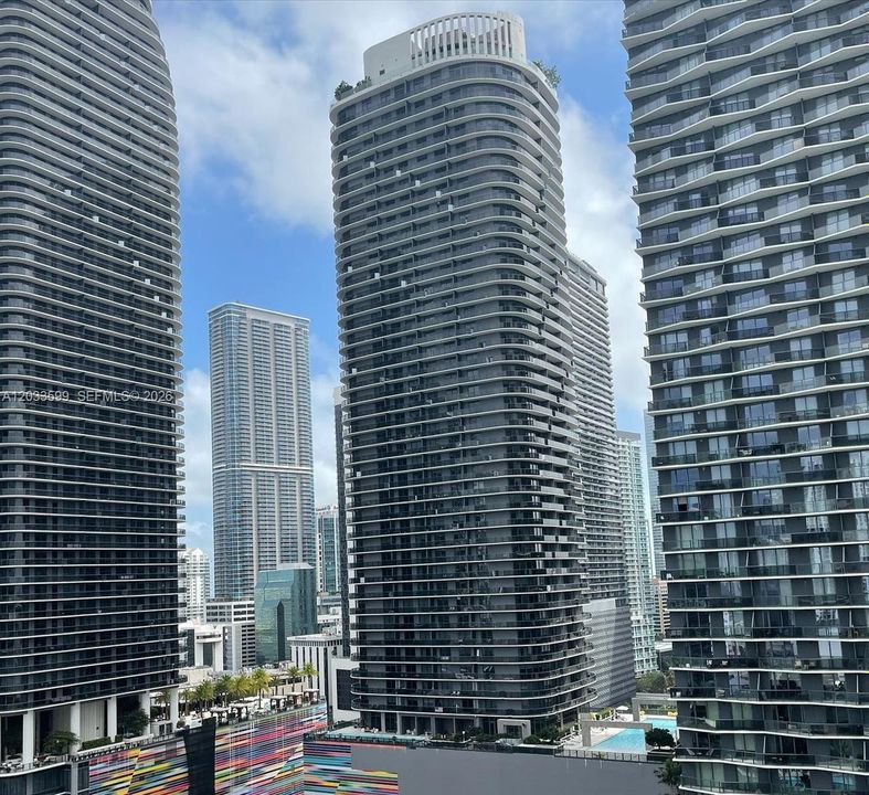 For Sale: $560,000 (1 beds, 1 baths, 620 Square Feet)