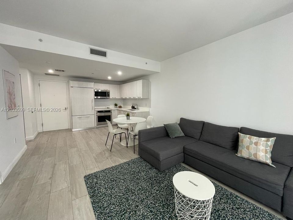 For Sale: $560,000 (1 beds, 1 baths, 620 Square Feet)