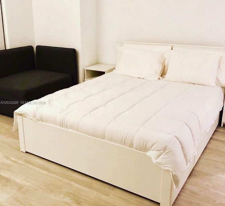 For Sale: $560,000 (1 beds, 1 baths, 620 Square Feet)