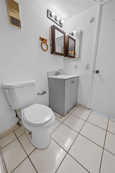 For Rent: $1,950 (2 beds, 2 baths, 832 Square Feet)