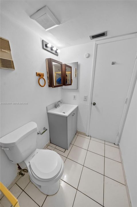 For Rent: $1,950 (2 beds, 2 baths, 832 Square Feet)