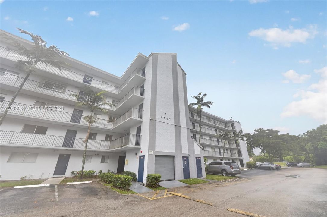 For Rent: $1,950 (2 beds, 2 baths, 832 Square Feet)