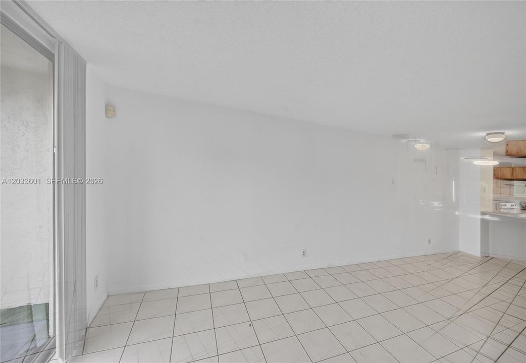 For Rent: $1,950 (2 beds, 2 baths, 832 Square Feet)