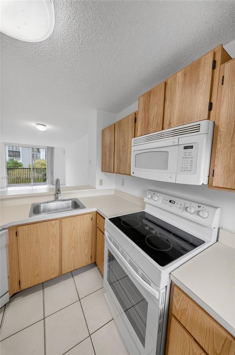 For Rent: $1,950 (2 beds, 2 baths, 832 Square Feet)