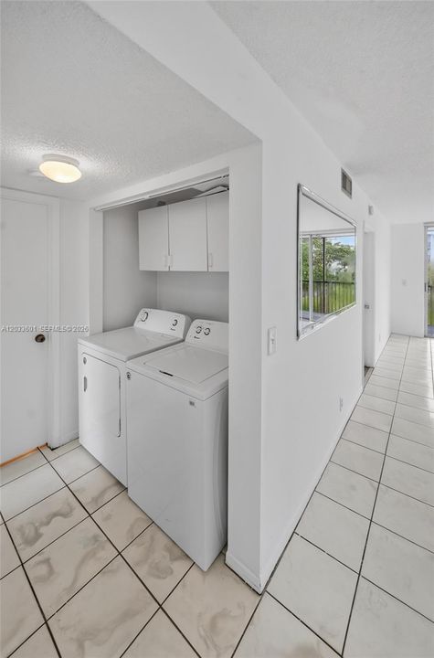 For Rent: $1,950 (2 beds, 2 baths, 832 Square Feet)
