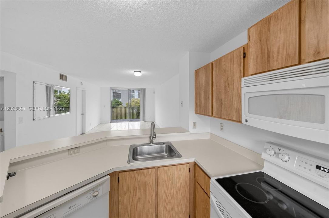 For Rent: $1,950 (2 beds, 2 baths, 832 Square Feet)