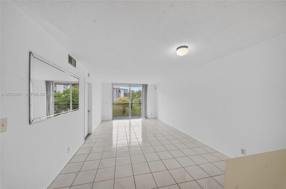 For Rent: $1,950 (2 beds, 2 baths, 832 Square Feet)