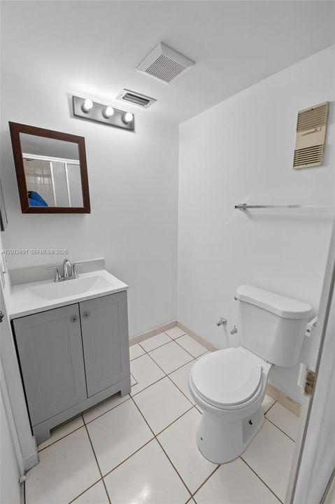 For Rent: $1,950 (2 beds, 2 baths, 832 Square Feet)