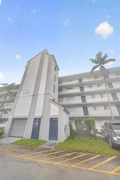 For Rent: $1,950 (2 beds, 2 baths, 832 Square Feet)