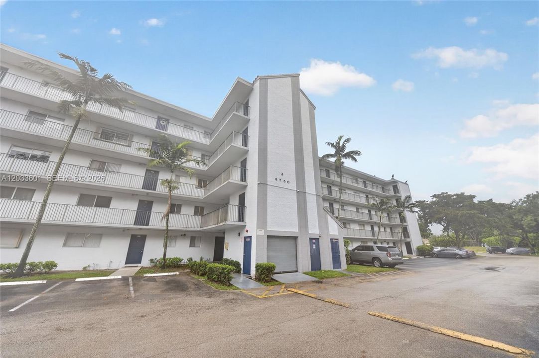 For Rent: $1,950 (2 beds, 2 baths, 832 Square Feet)
