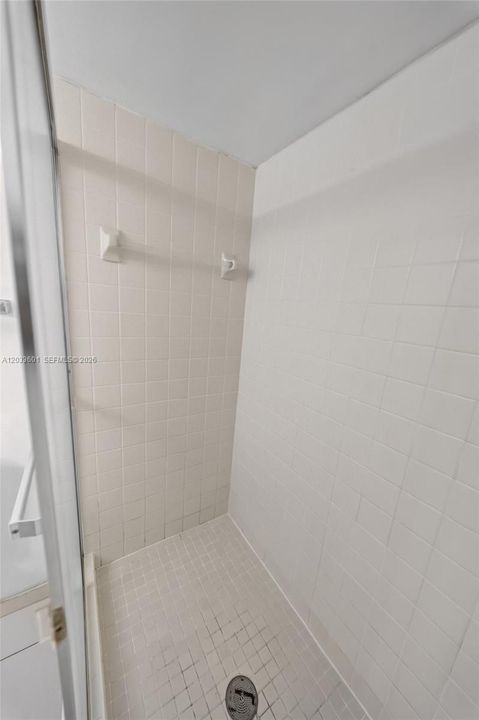 For Rent: $1,950 (2 beds, 2 baths, 832 Square Feet)