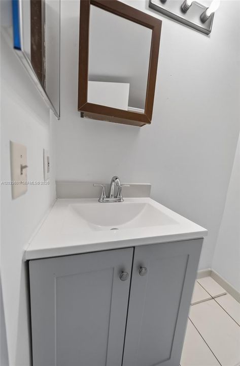 For Rent: $1,950 (2 beds, 2 baths, 832 Square Feet)