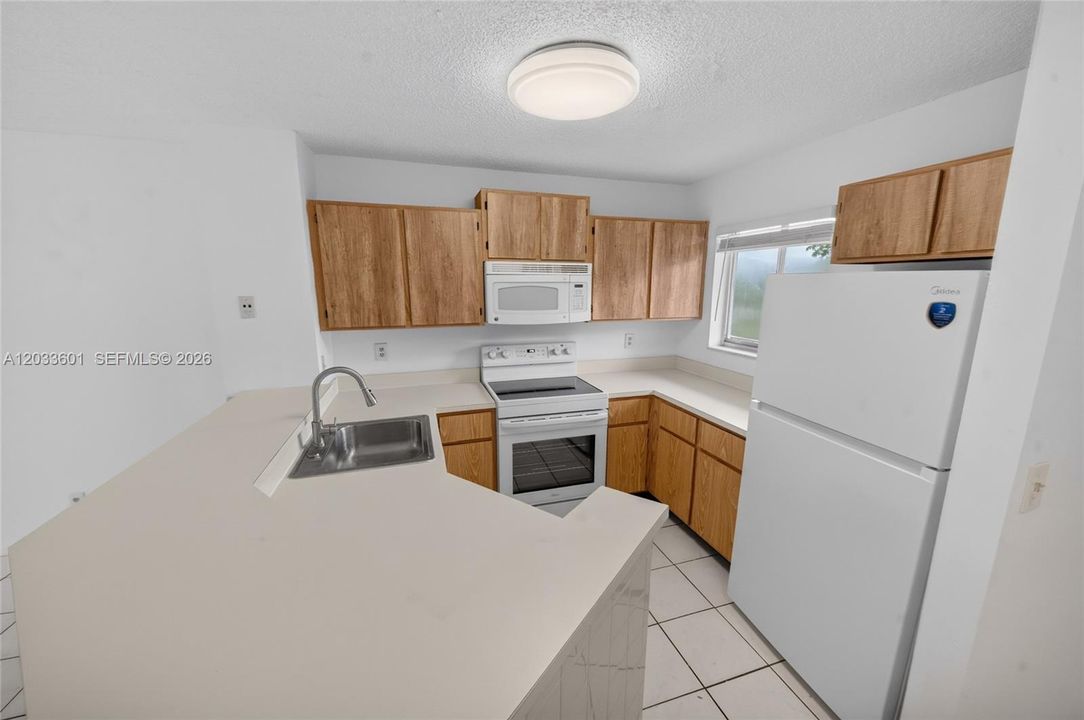 For Rent: $1,950 (2 beds, 2 baths, 832 Square Feet)