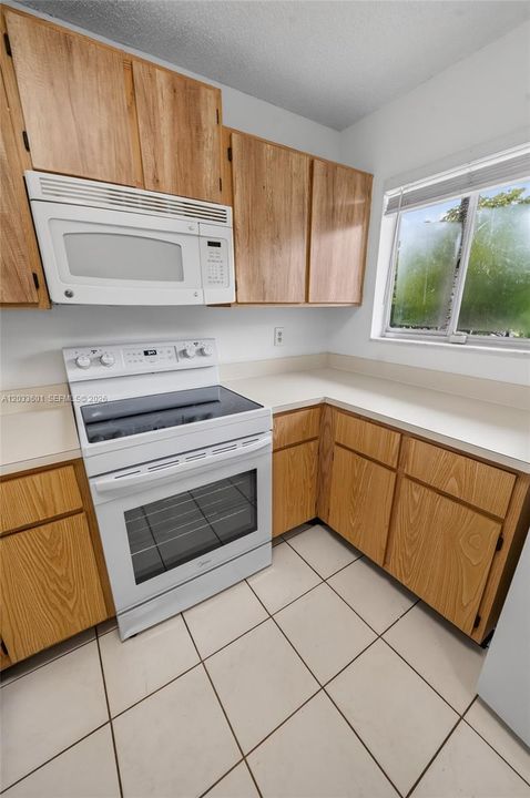 For Rent: $1,950 (2 beds, 2 baths, 832 Square Feet)