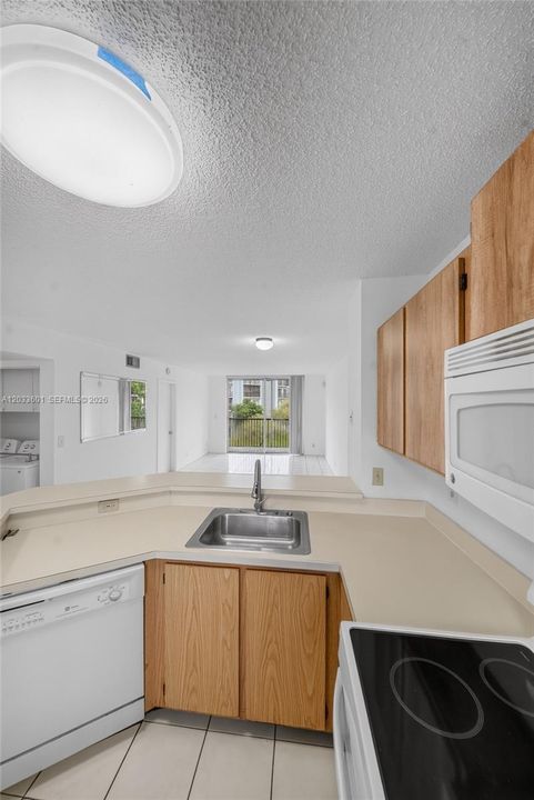 For Rent: $1,950 (2 beds, 2 baths, 832 Square Feet)
