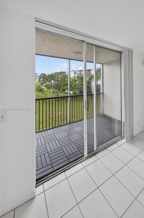 For Rent: $1,950 (2 beds, 2 baths, 832 Square Feet)