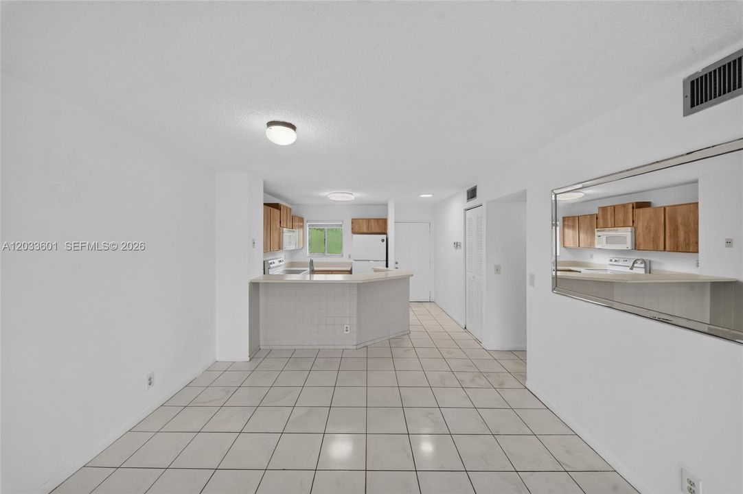 For Rent: $1,950 (2 beds, 2 baths, 832 Square Feet)