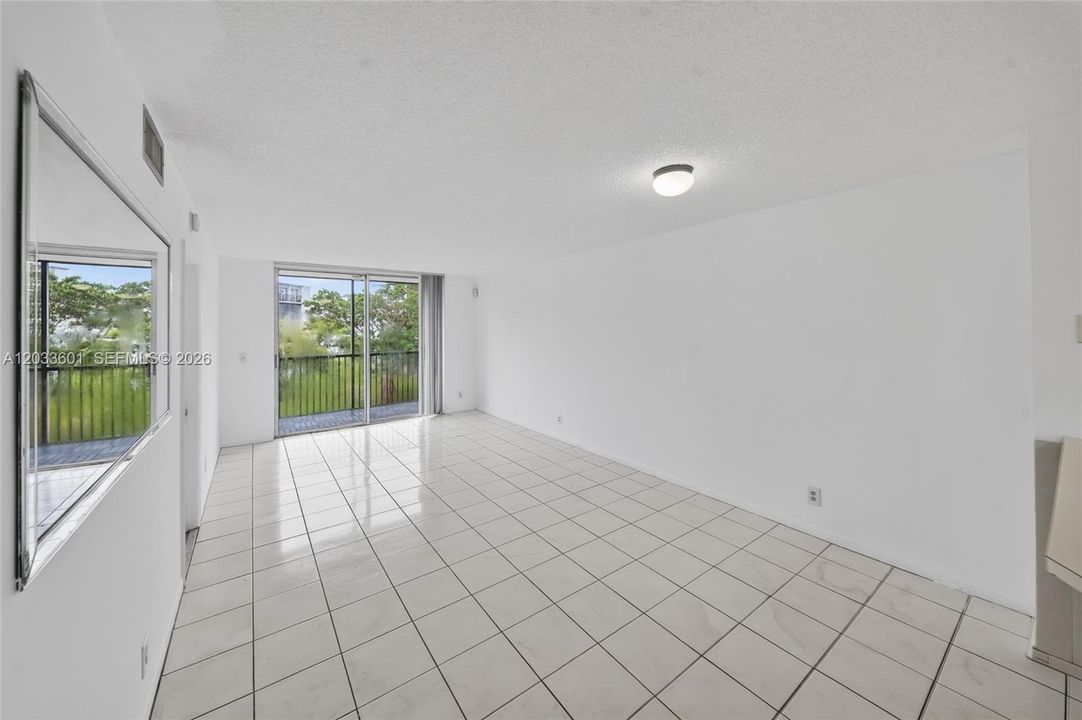 For Rent: $1,950 (2 beds, 2 baths, 832 Square Feet)