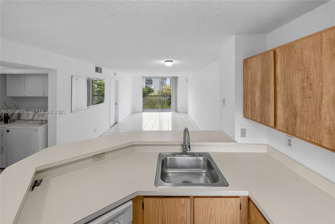 For Rent: $1,950 (2 beds, 2 baths, 832 Square Feet)