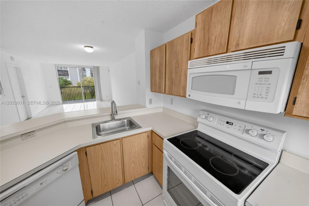 For Rent: $1,950 (2 beds, 2 baths, 832 Square Feet)
