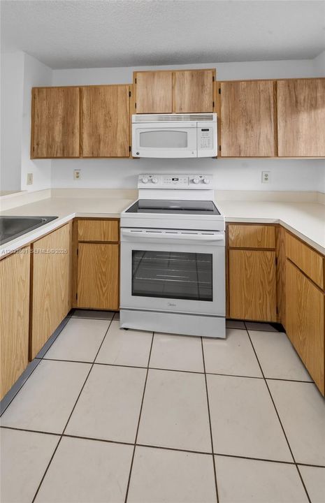 For Rent: $1,950 (2 beds, 2 baths, 832 Square Feet)