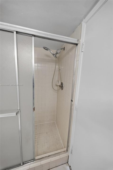 For Rent: $1,950 (2 beds, 2 baths, 832 Square Feet)