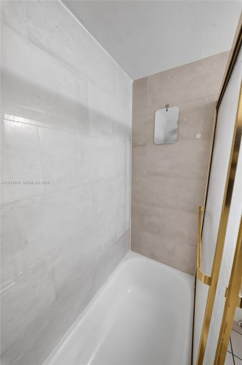 For Rent: $1,950 (2 beds, 2 baths, 832 Square Feet)