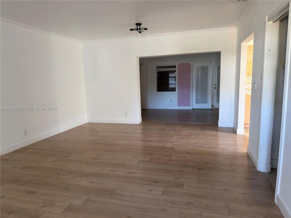En Venta: $899,900 (3 camas, 2 baños, 1580 Pies cuadrados)