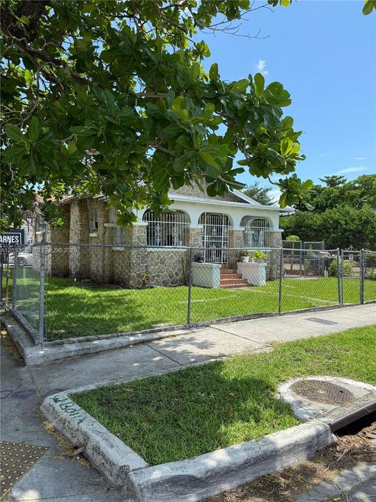 For Sale: $599,000 (3 beds, 2 baths, 1603 Square Feet)