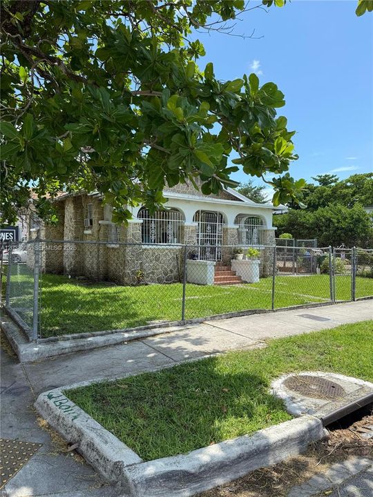 For Sale: $599,000 (3 beds, 2 baths, 1603 Square Feet)