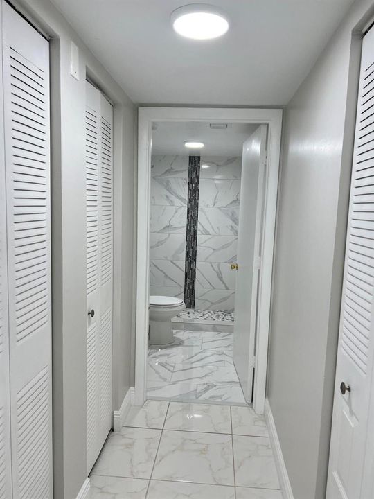 hallway to guest bth